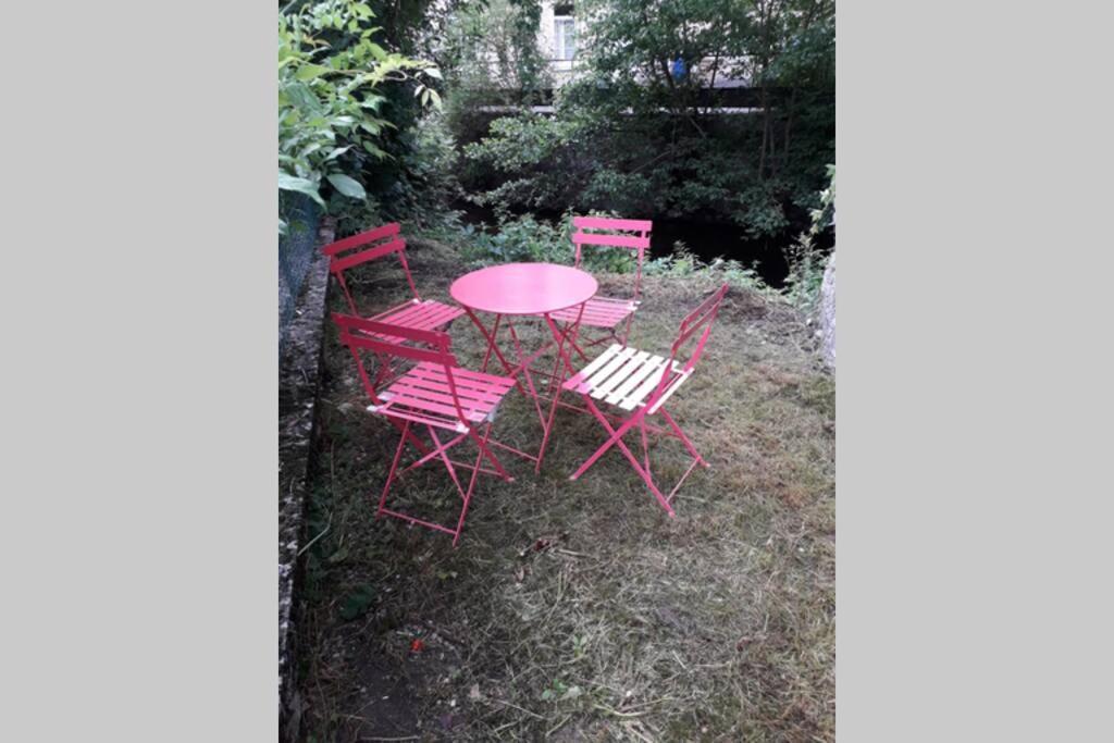 Loft Haut De Gamme Centre Montargis, Place De Parking, Local A Velos, Linge De Lits Et Serviettes, Coin Riviere Amenage, Hamac, Epicerie, Velos En Option, Tout Confort Jusqu'A 4 Voyageurs Luaran gambar